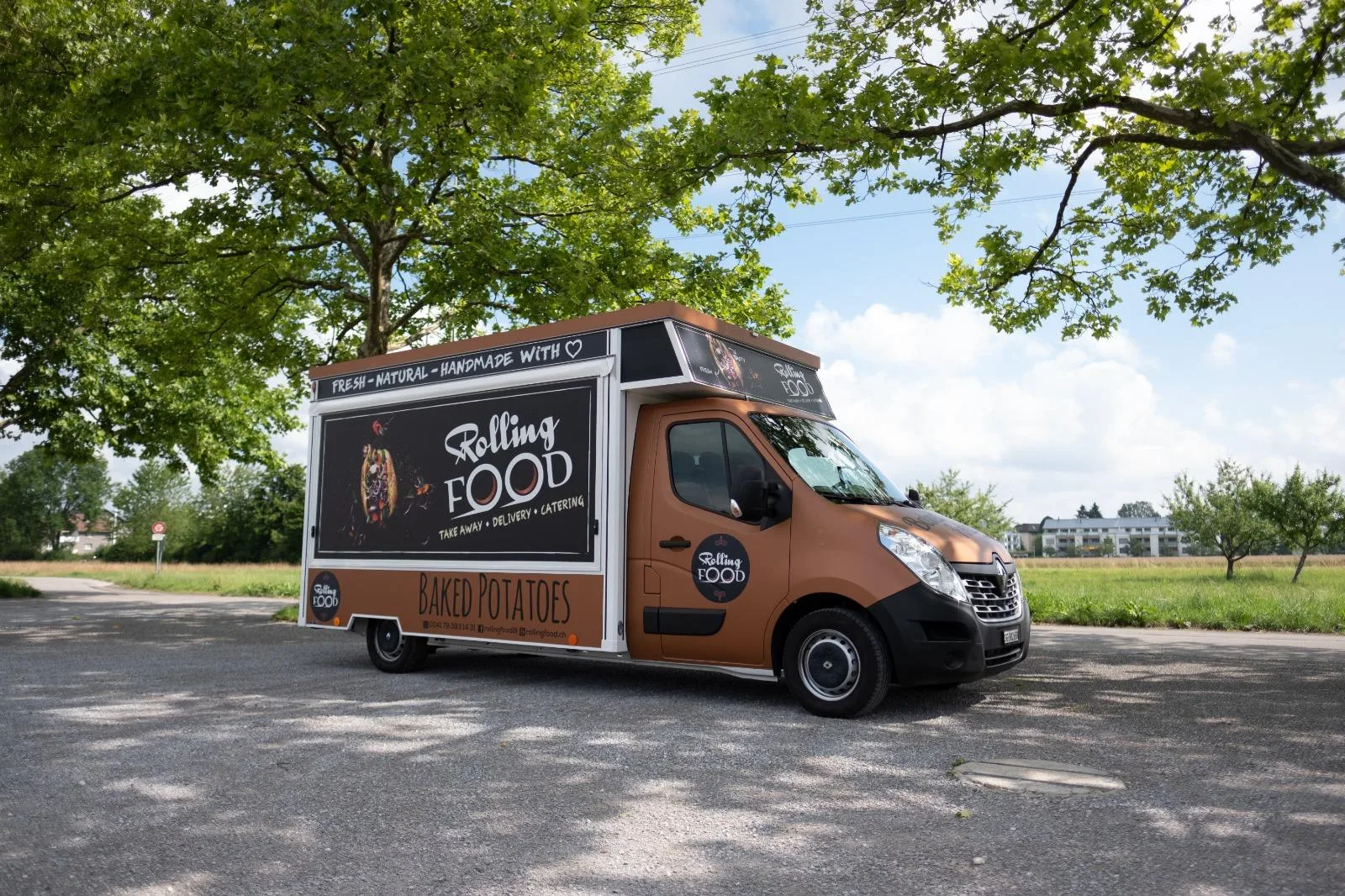 Professioneller Foodtruck komplett ausgebaut nur 17000 km